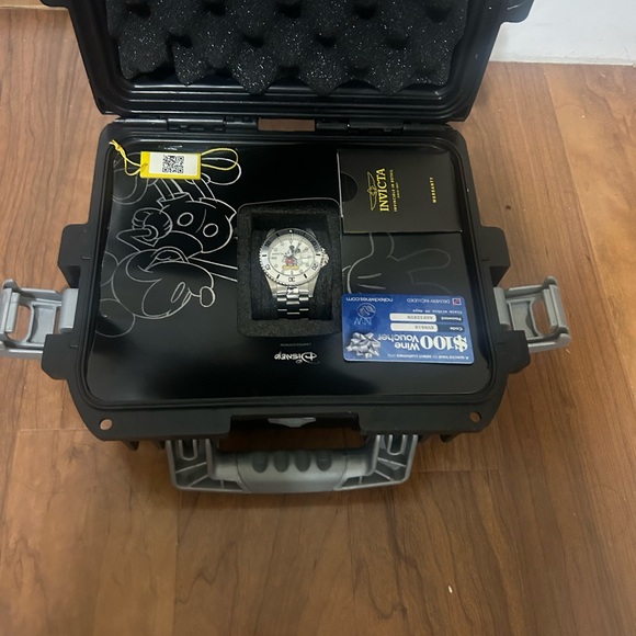 Invicta Mickey watch new - Picture 3 of 4